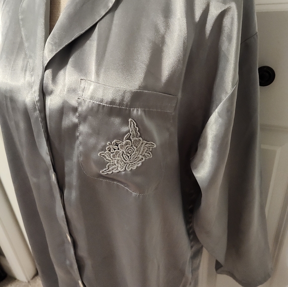 🩶 Vintage 1997 Victoria's Secret Ladie's Satin Button Front Long Sleeve Gown XS - Picture 6 of 16